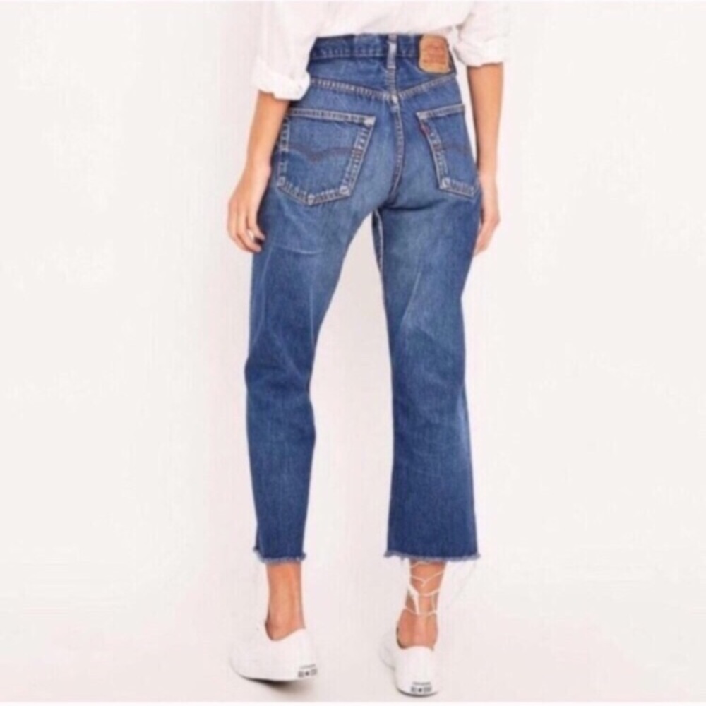 Vintage High Waisted Raw Hem Levi’s -medium- M-XXL